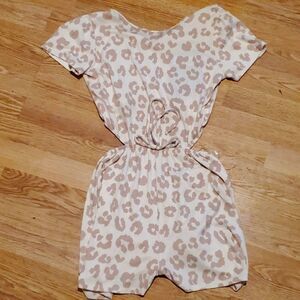 Le lis cheetah print mauve romper off the Shoulder Cutout back size small NWT